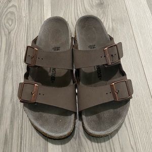 Youth Birkenstocks Size 34 (3-3.5)